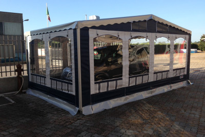 202.Gazebo tubi quadri con chiusura